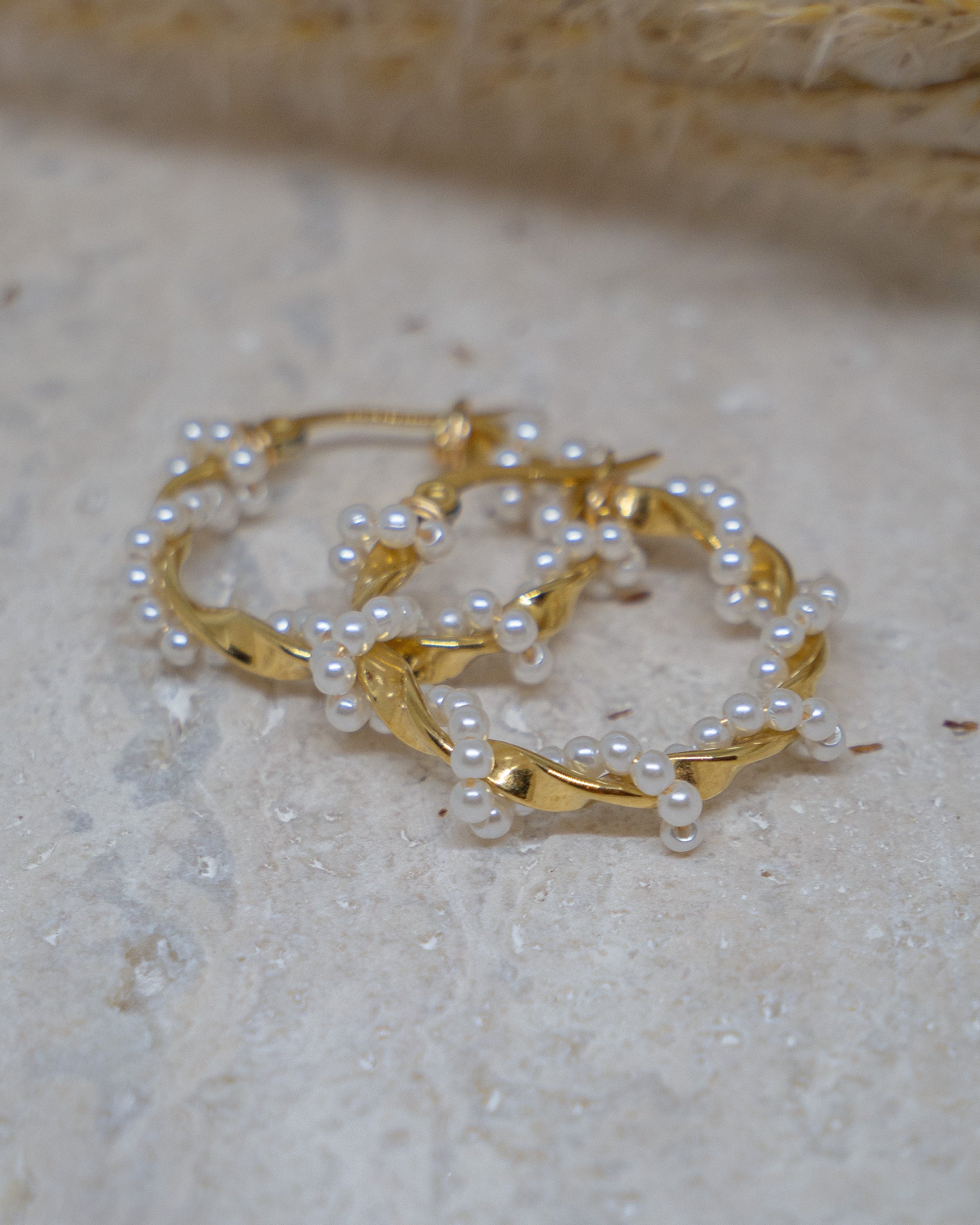 Gouden oorbellen met parels