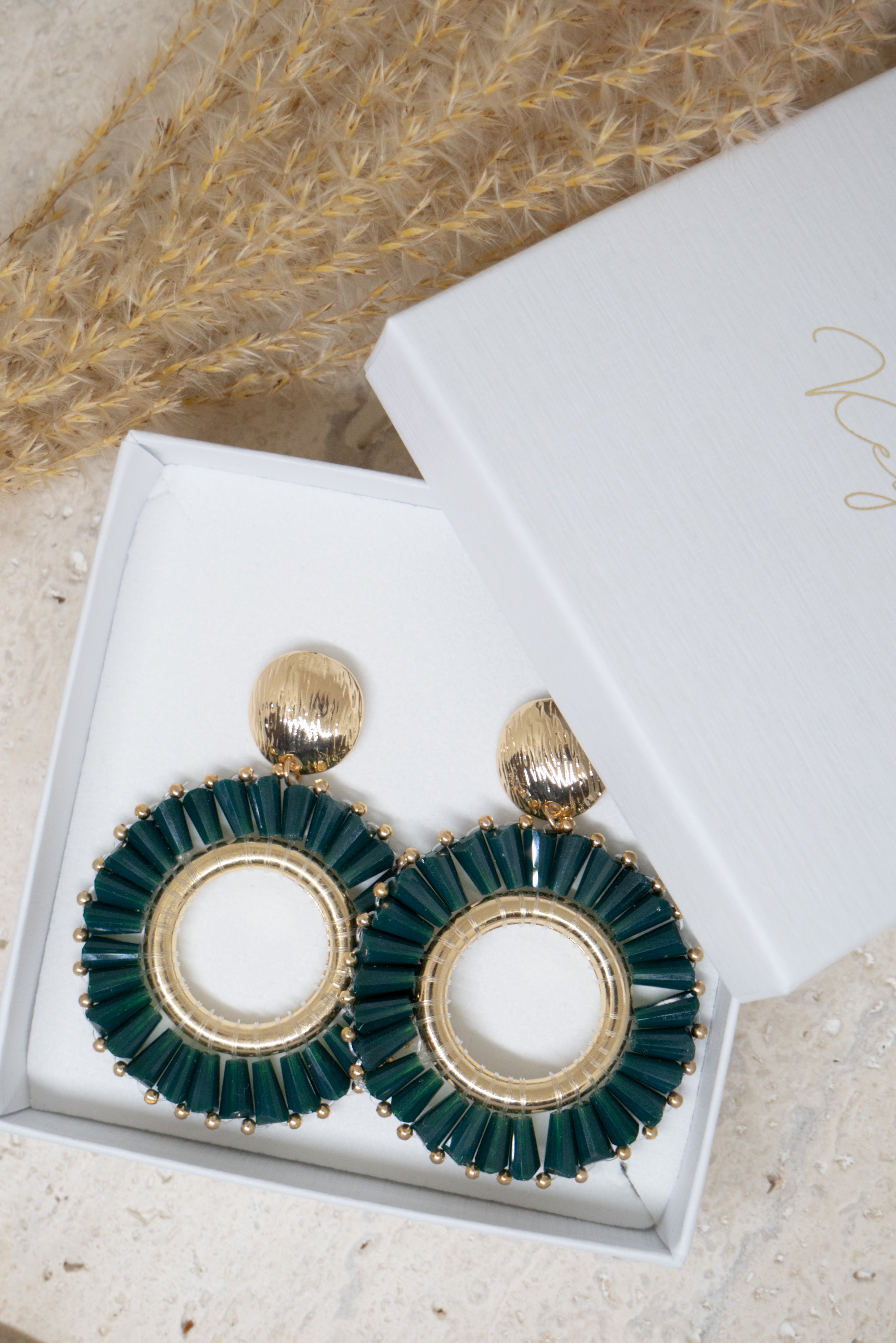 Ronde groene statement oorbellen