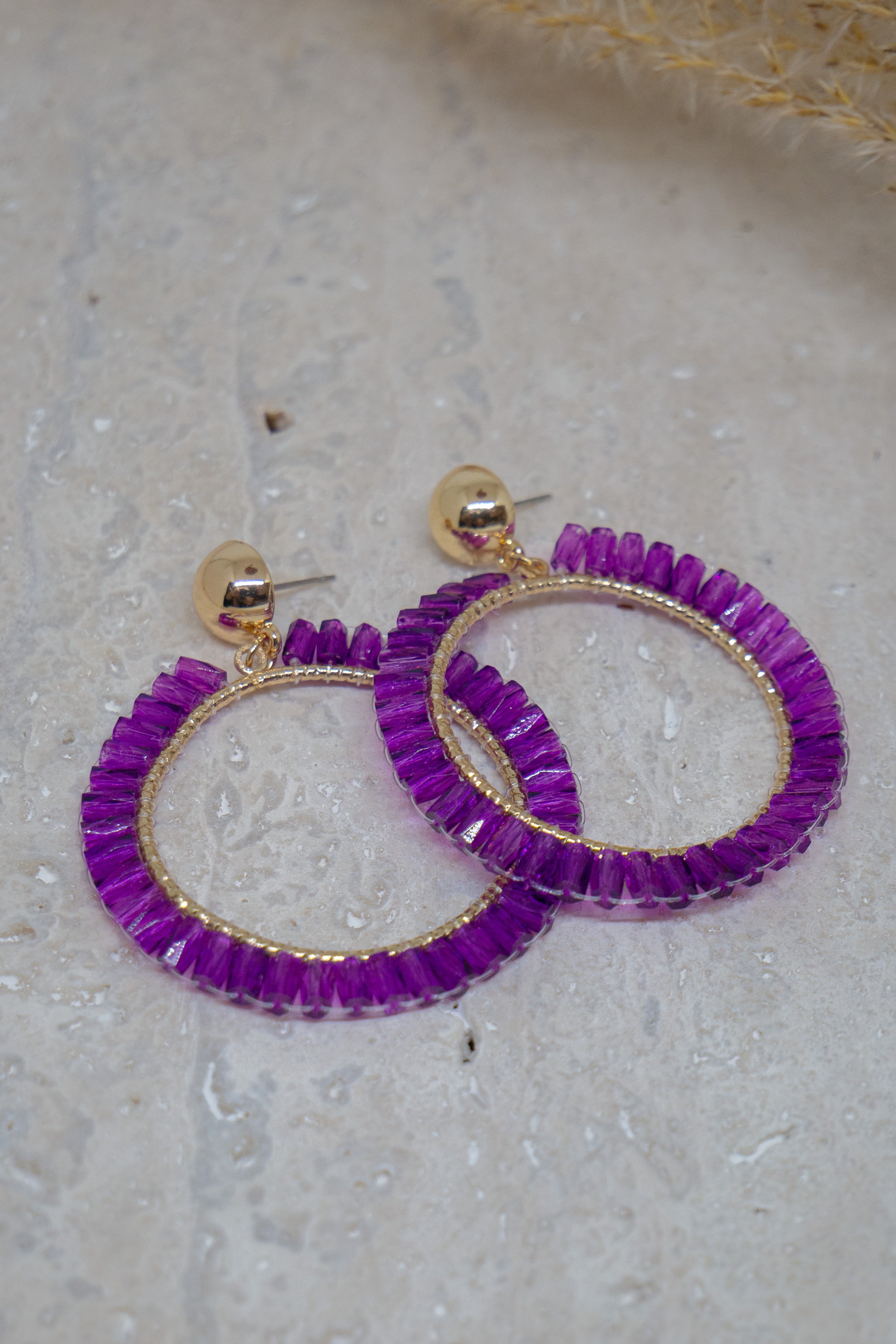 Ronde paarse statement oorbellen