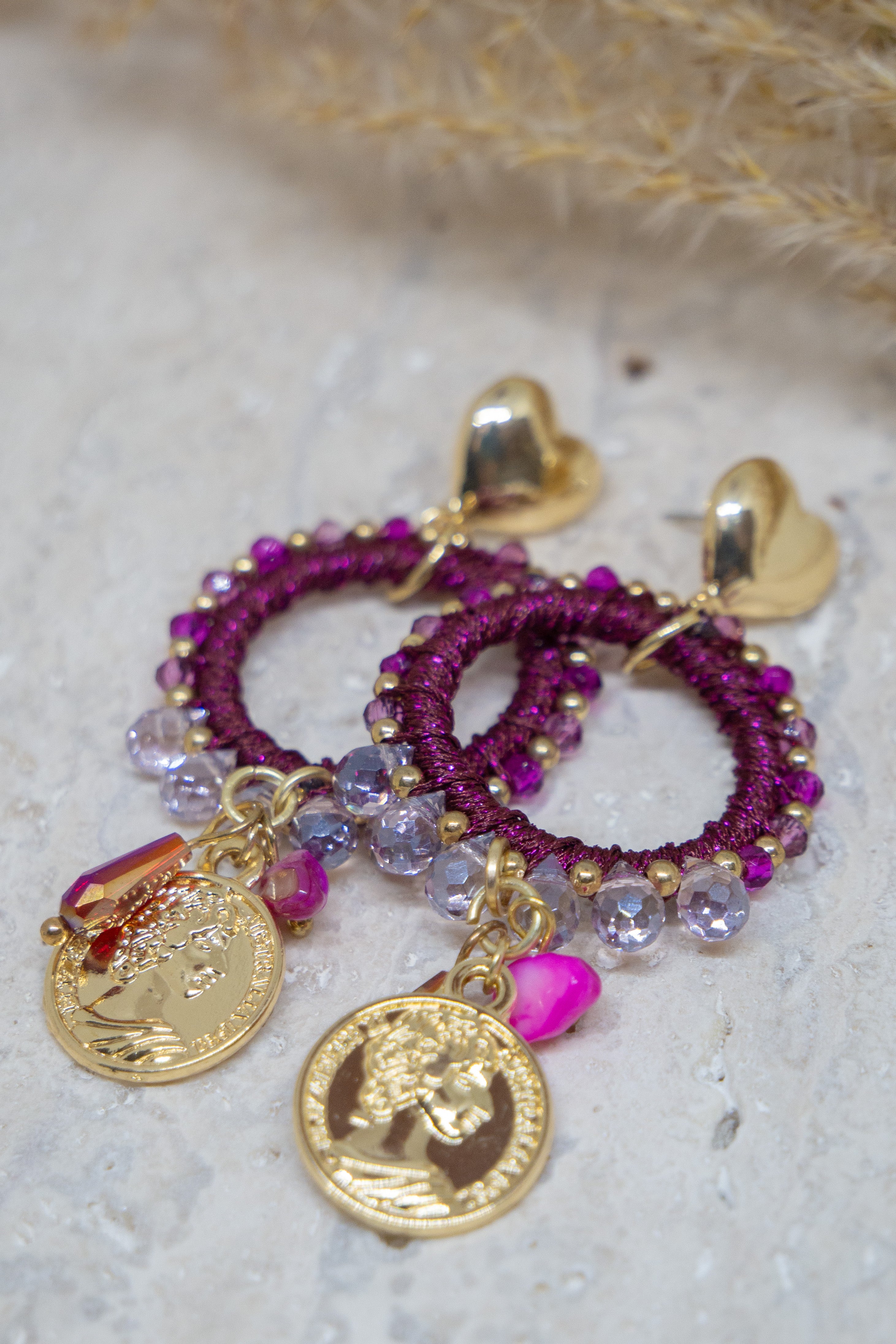 Ronde paarse statement oorbellen met hart