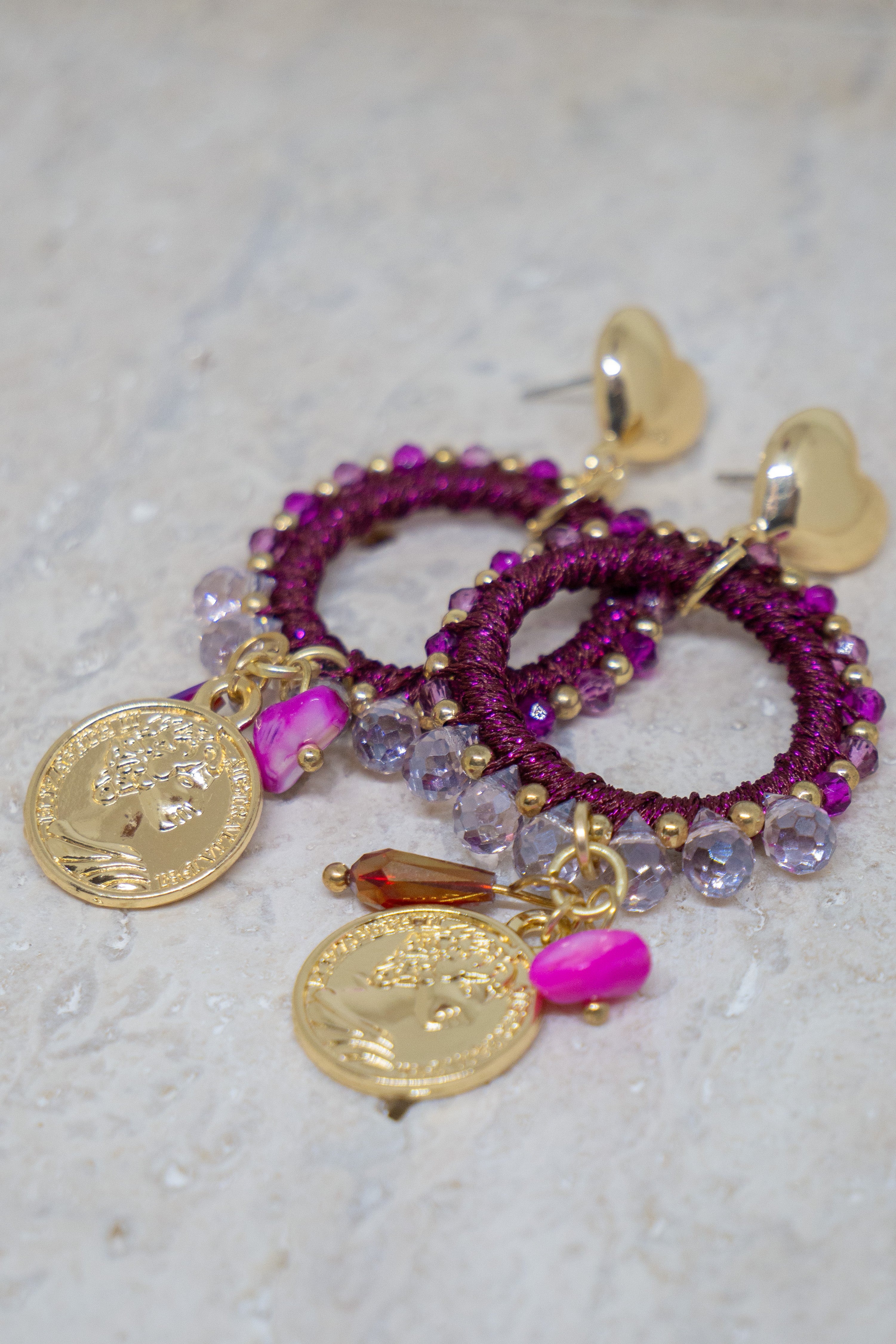 Ronde paarse statement oorbellen met hart