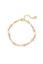 Keymi armband met oranje kralen. Gouden sluiting